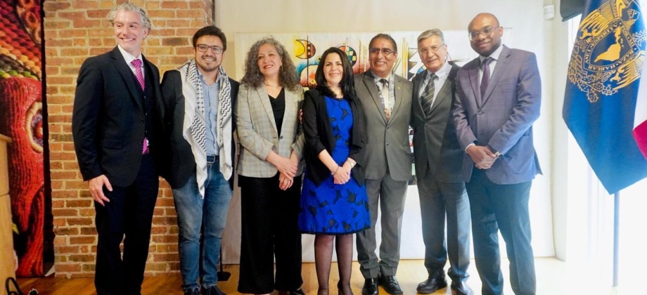 Cónsul General asistió a la inauguración de la exposición gráfica en honor a la obra del artista peruano Máximo Laura