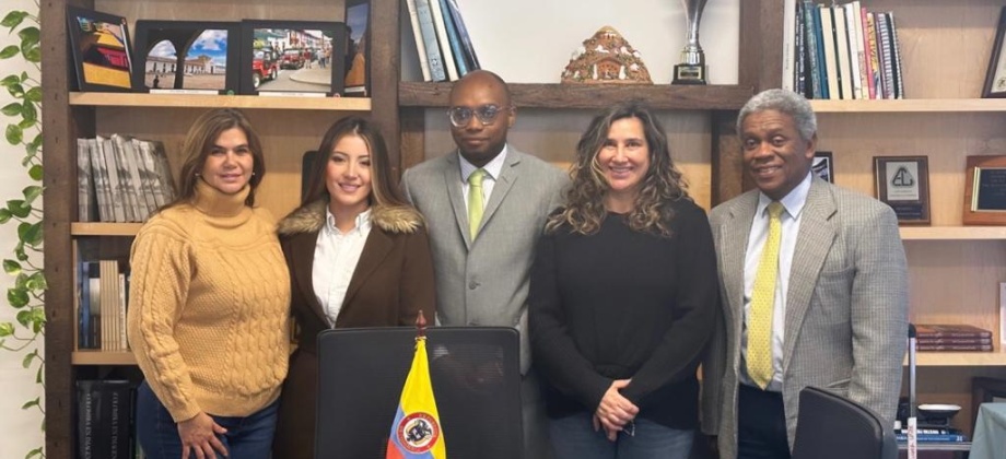 Posesión de nuevos funcionarios en el Consulado de Colombia en Chicago