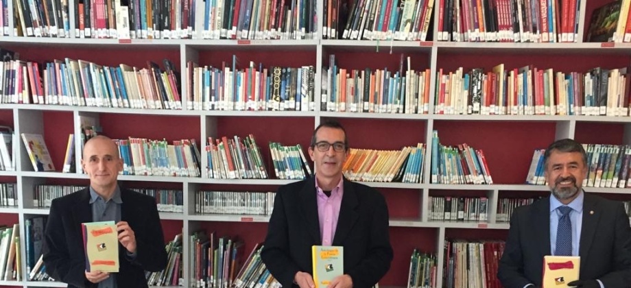 El Consulado realizó donación de libros colombianos al Instituto Cervantes en Chicago
