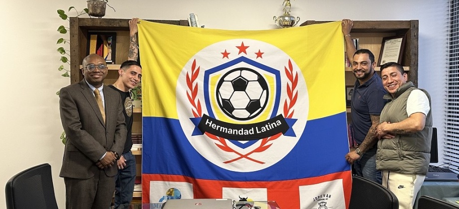 Cónsul General de Colombia en Chicago se reunió con equipo de fútbol Hermandad Latina