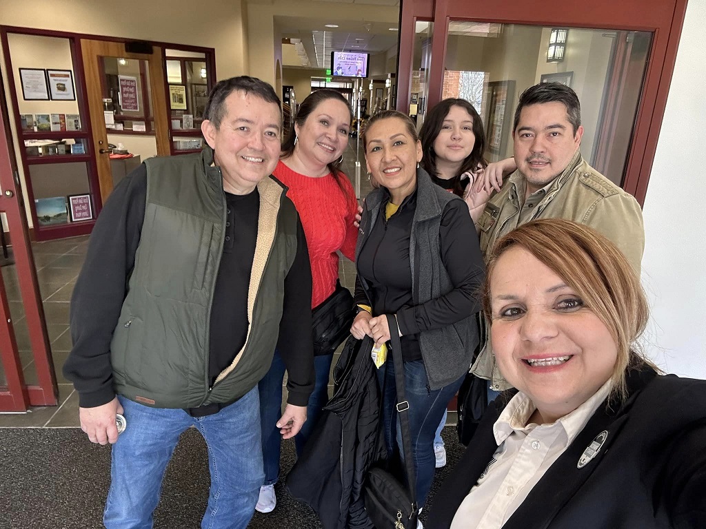 Cónsul General Diego Angulo Marínez se reunió con experta en educación financiera