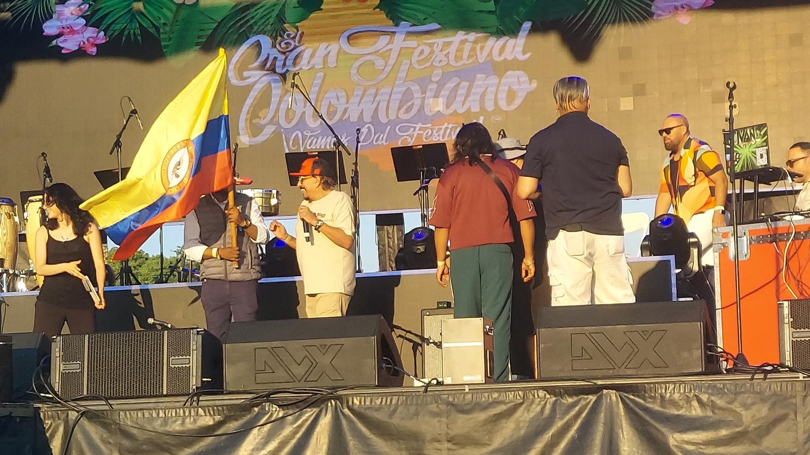 Consulado de Colombia participa en el día gratuito del Festival Colombiano en Chicago