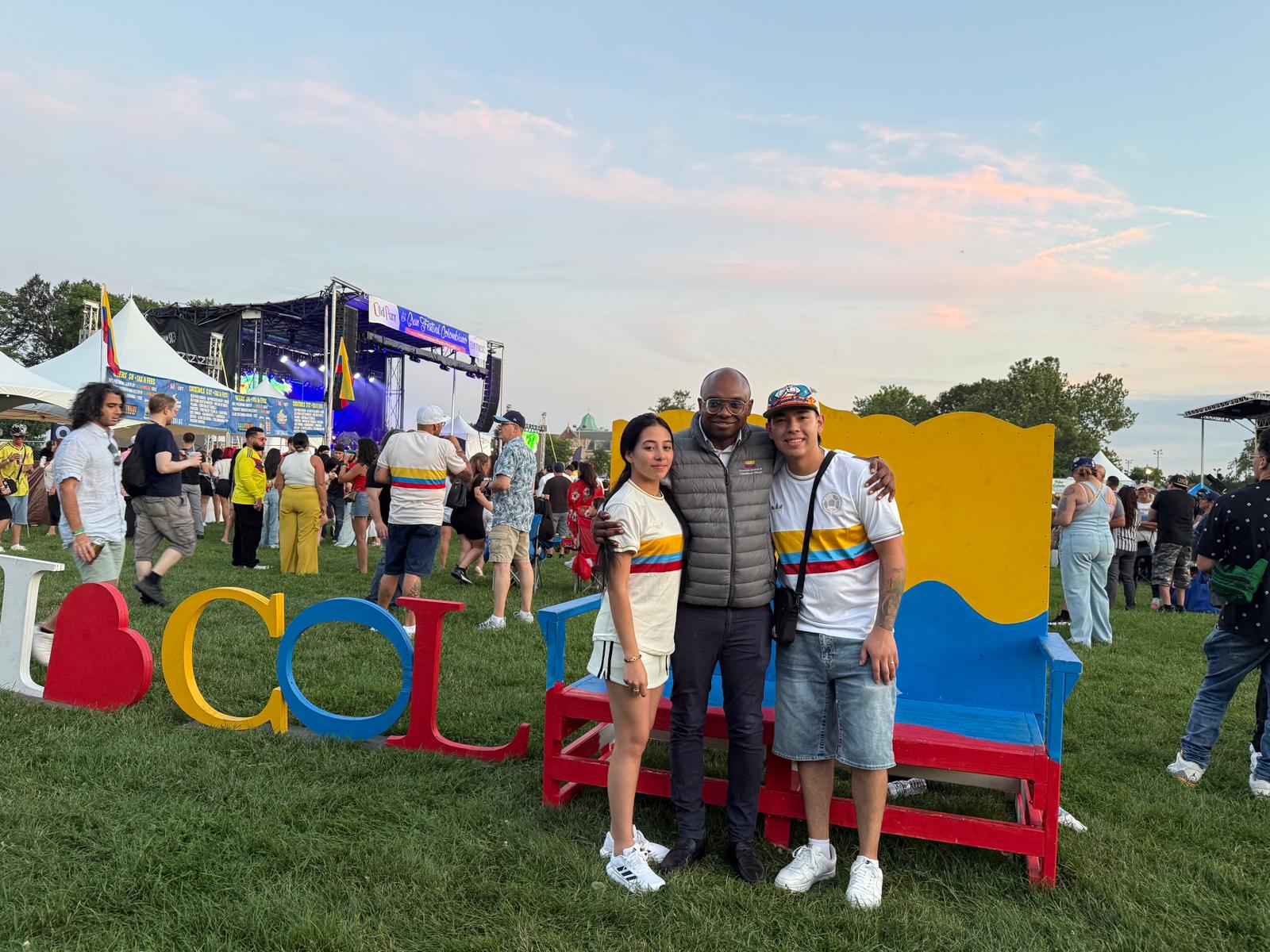 Consulado de Colombia participa en el día gratuito del Festival Colombiano en Chicago