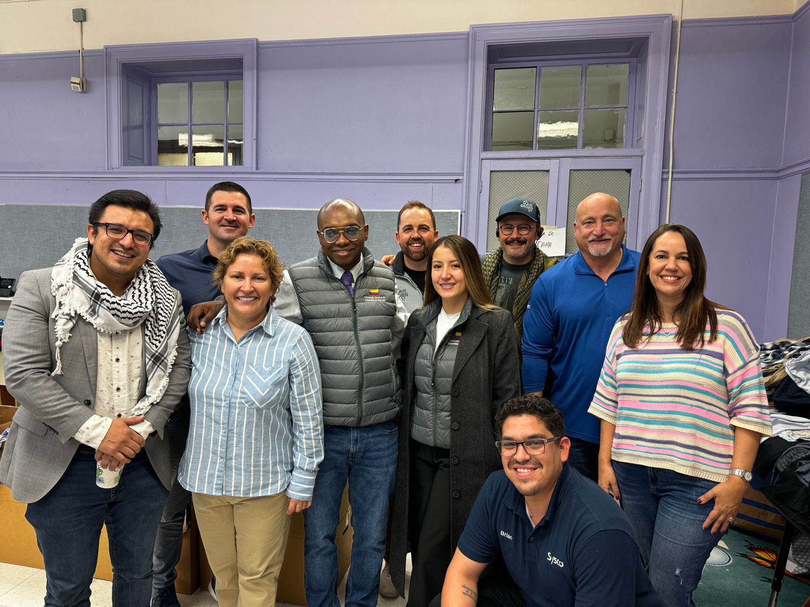 Cónsul de Colombia en Chicago, acompañó actividad de recolección de abrigos, frazadas y utensilios para comunidad migrante