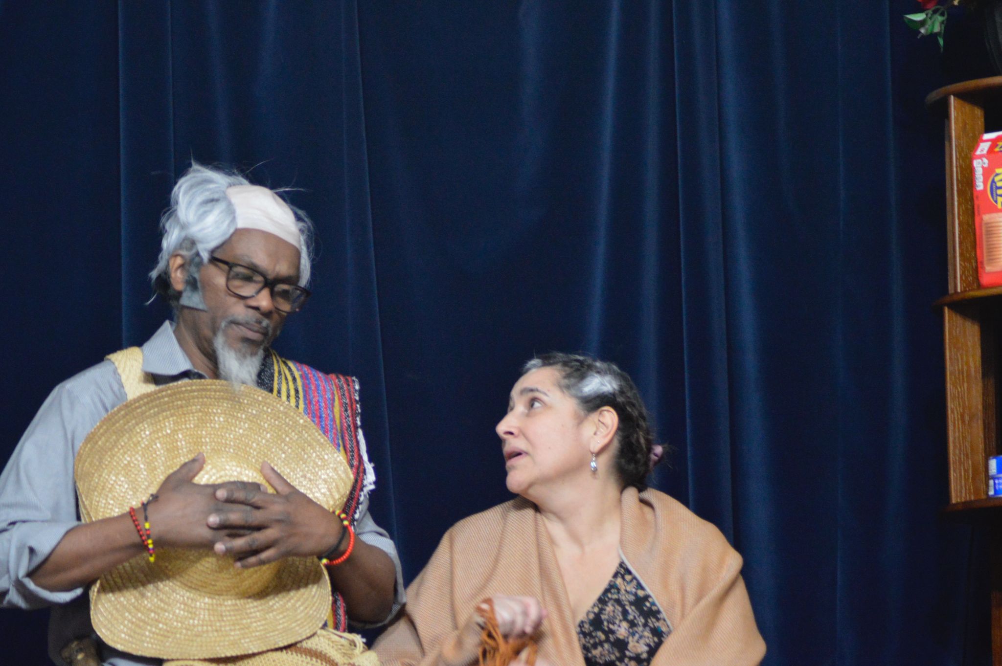 “Mi camino sobrevive”: El Consulado General de Colombia en Chicago conmemoró a las víctimas del conflicto armado con una impactante obra teatral 