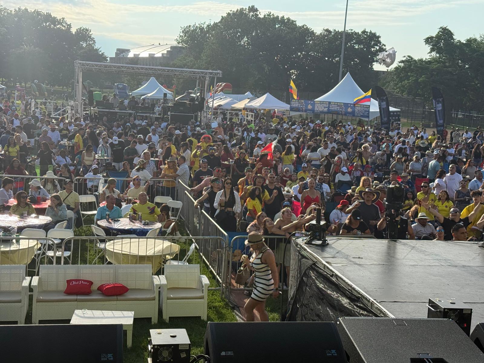 Consulado de Colombia participa en el día gratuito del Festival Colombiano en Chicago