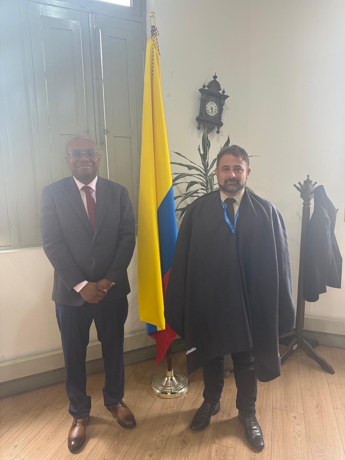 Cónsul General se reunió con directivos de la Cancillería