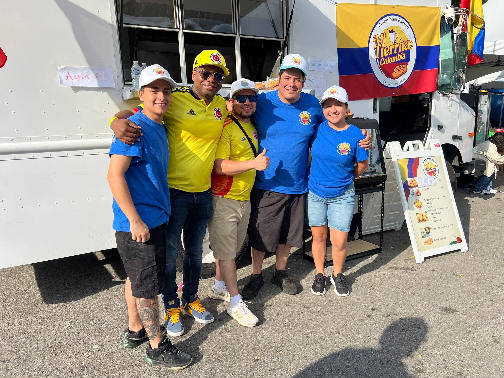Consulado de Colombia participa en el día gratuito del Festival Colombiano en Chicago