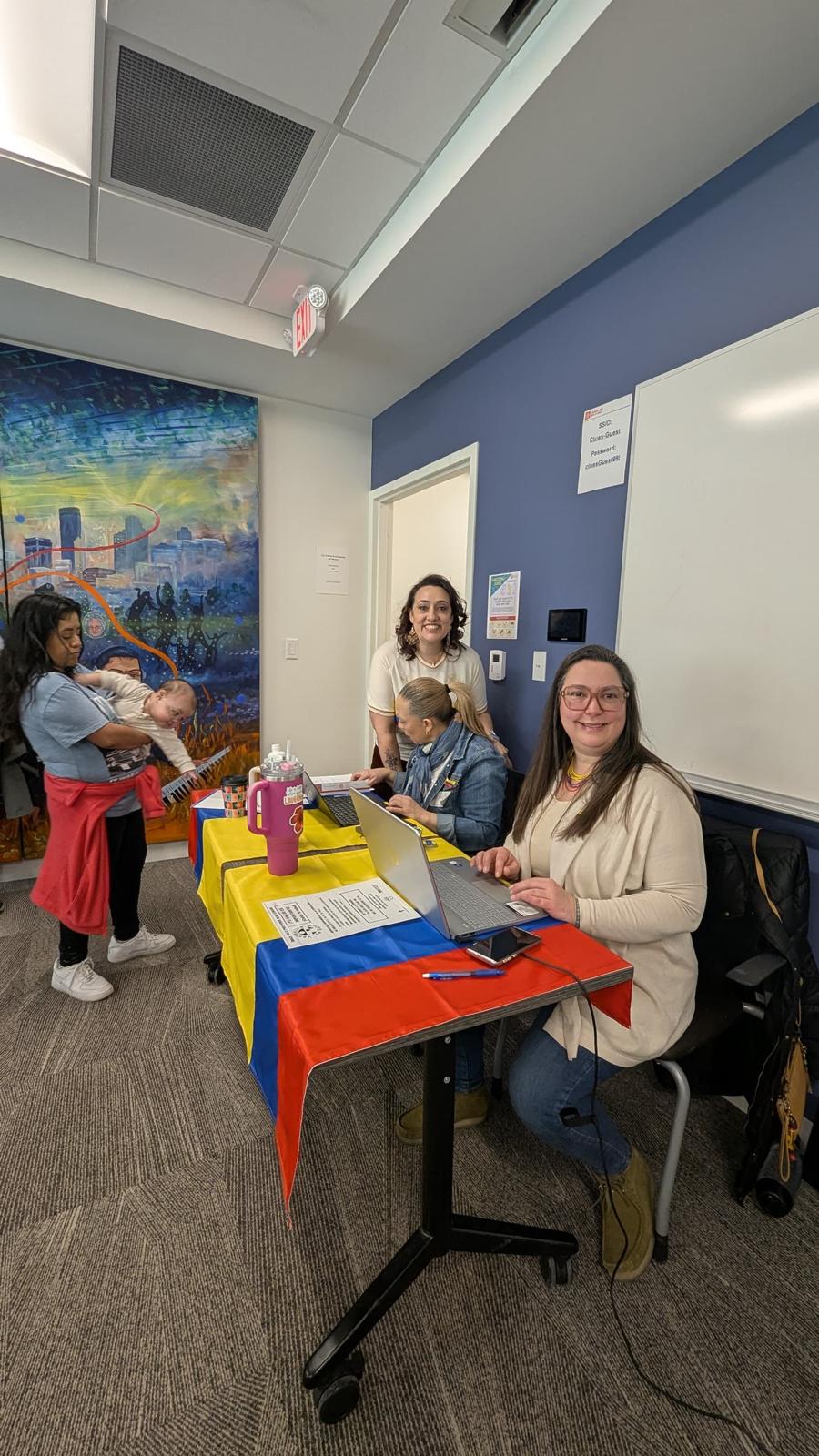 Éxito total en el Consulado Express de Saint Paul, Minnesota que atendió a más de 100 personas