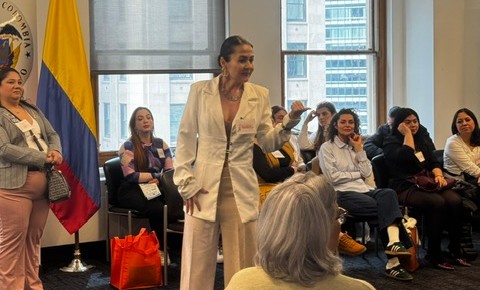 El Consulado de Colombia en Chicago realizó el primer encuentro consular con mujeres