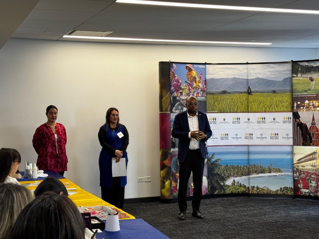 El Consulado de Colombia en Chicago realizó el primer encuentro consular con mujeres