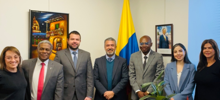 Posesión nuevo funcionario en el Consulado de Colombia en Chicago