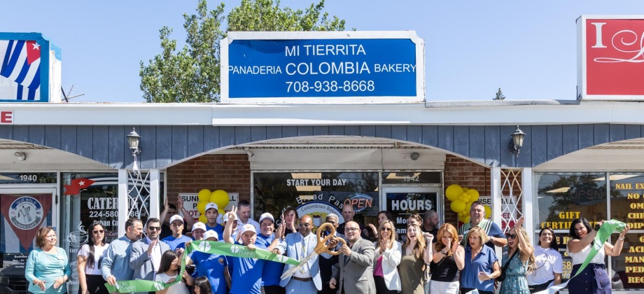 Cónsul General de Colombia en Chicago y alcalde de Des Plaines Illinois inauguraron la panadería “Mi Tierrita Colombia”