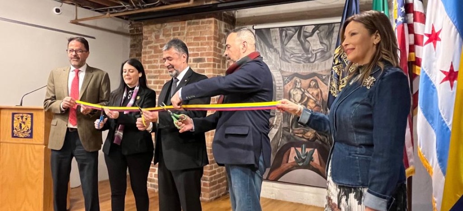 Consulado de Colombia inaugura la exposición “Huellas” del pintor colombiano Juan Carlos Ospina Ortiz en la UNAM Chicago