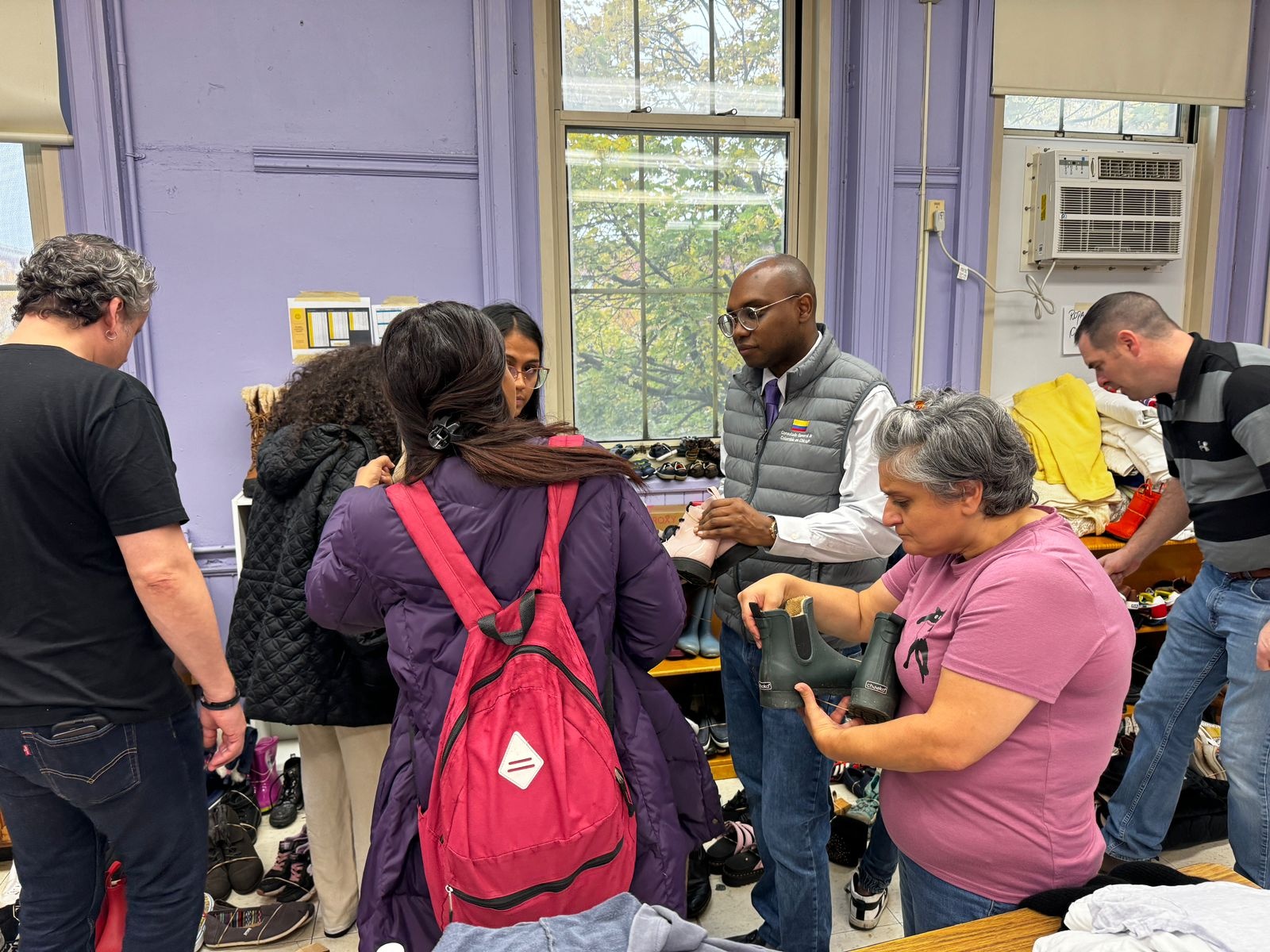Cónsul de Colombia en Chicago, acompañó actividad de recolección de abrigos, frazadas y utensilios para comunidad migrante