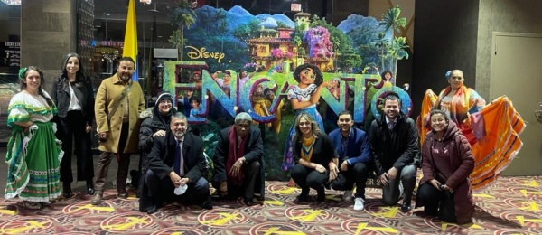 Consulado de Colombia en Chicago asistió al preestreno de la película Encanto de Disney