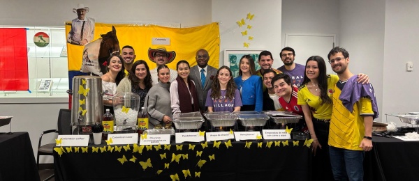 Cónsul General de Colombia participa en el Evento Anual Global Village de la Universidad de Northwestern